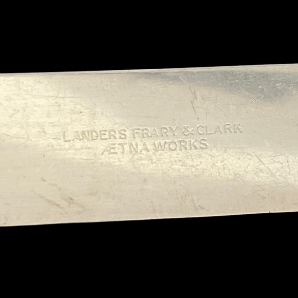 *SOLD*Vintage Lot Landers Frary & Clark Aetna Works Butter KnifeSetof4 Bakelite? - Picture 8 of 9